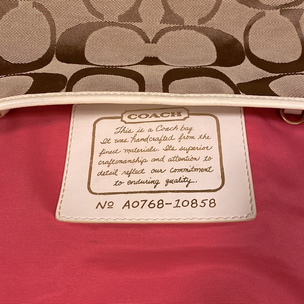 COACH jacquard w/multicolored band at base. Cream patent leather trim. #10858 - Picture 12 of 15
